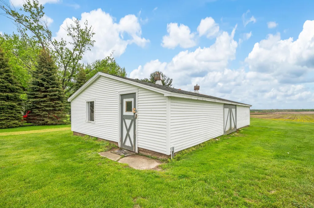 16686 Cleveland Avenue Weesaw Township MI 49113