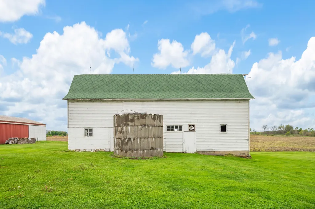 16686 Cleveland Avenue Weesaw Township MI 49113