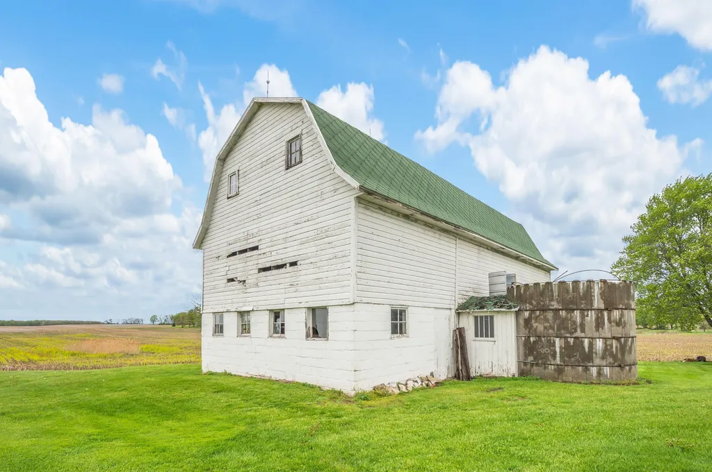 16686 Cleveland Avenue Weesaw Township MI 49113