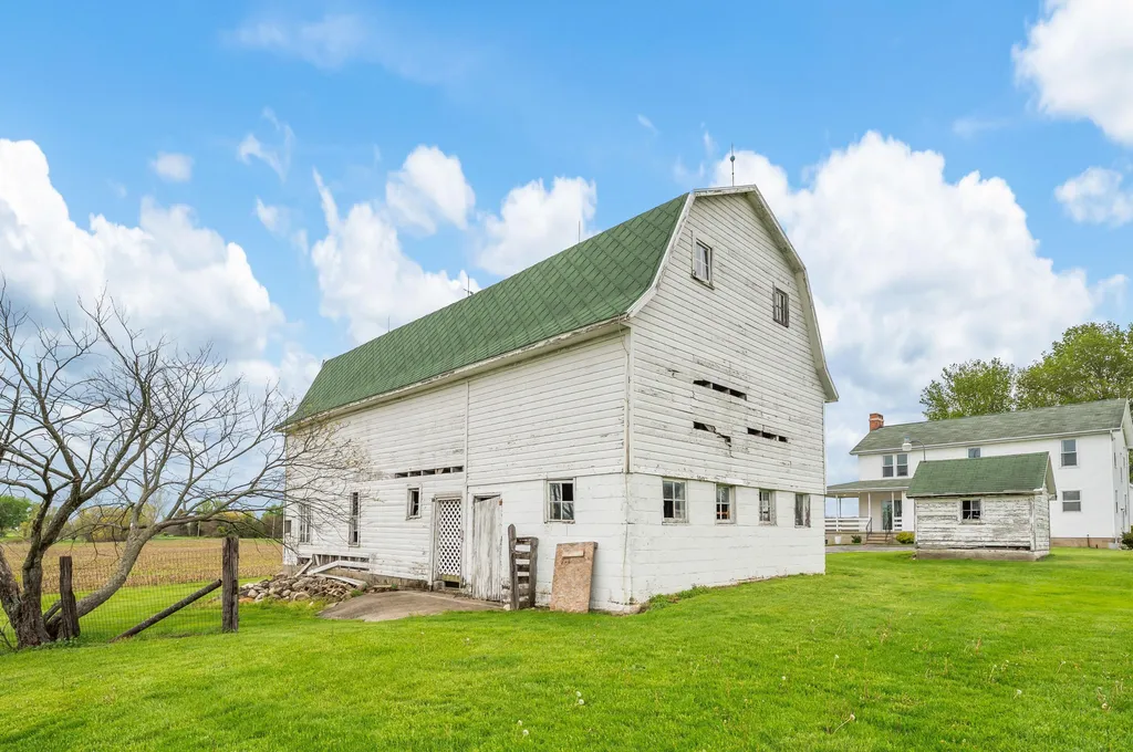 16686 Cleveland Avenue Weesaw Township MI 49113