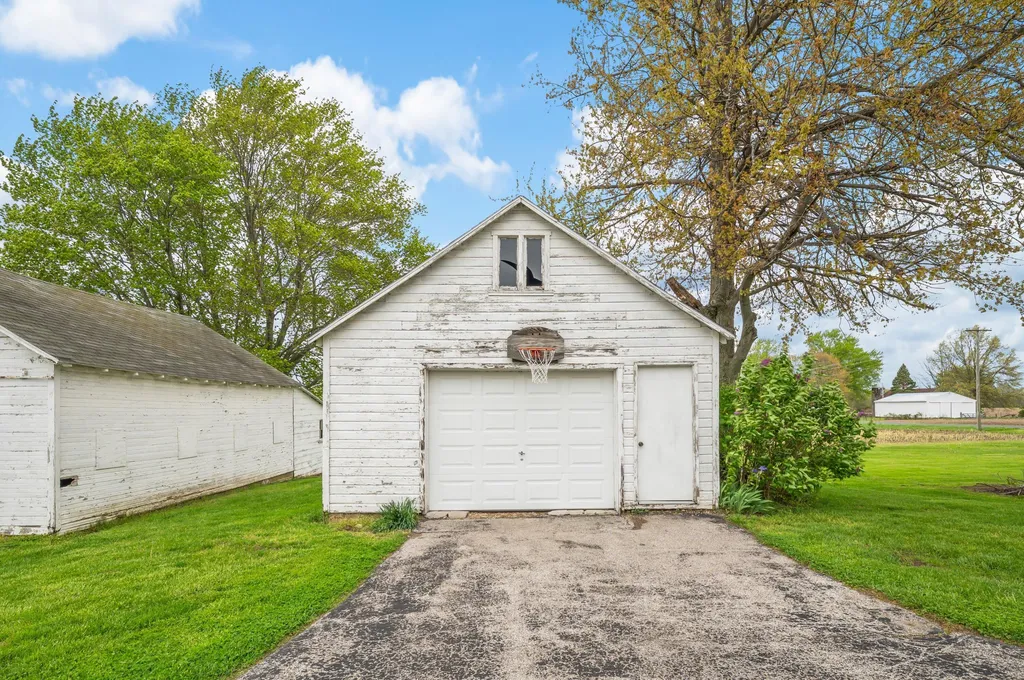 16686 Cleveland Avenue Weesaw Township MI 49113