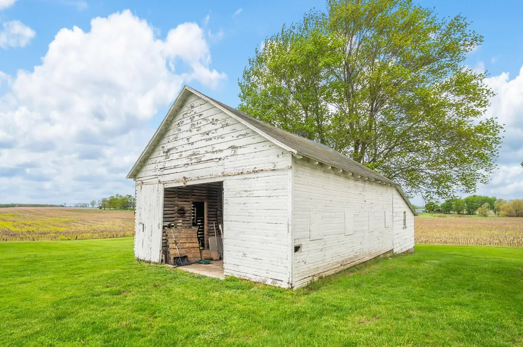 16686 Cleveland Avenue Weesaw Township MI 49113