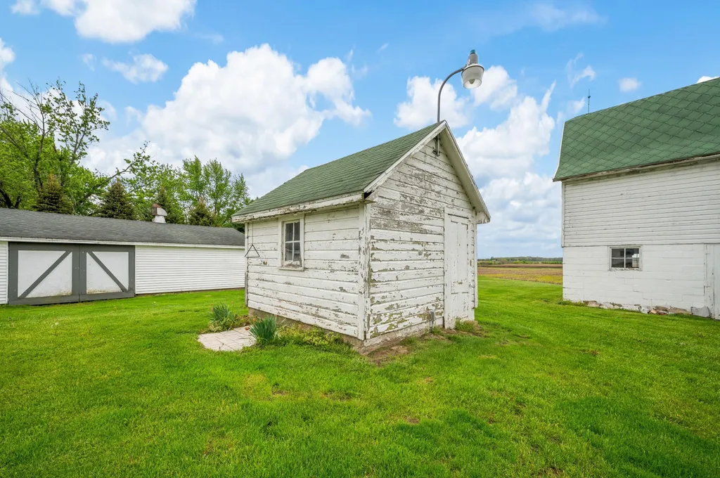 16686 Cleveland Avenue Weesaw Township MI 49113