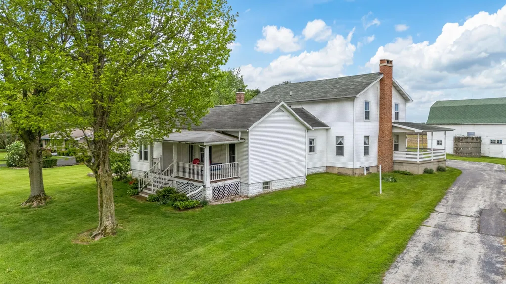 16686 Cleveland Avenue Weesaw Township MI 49113