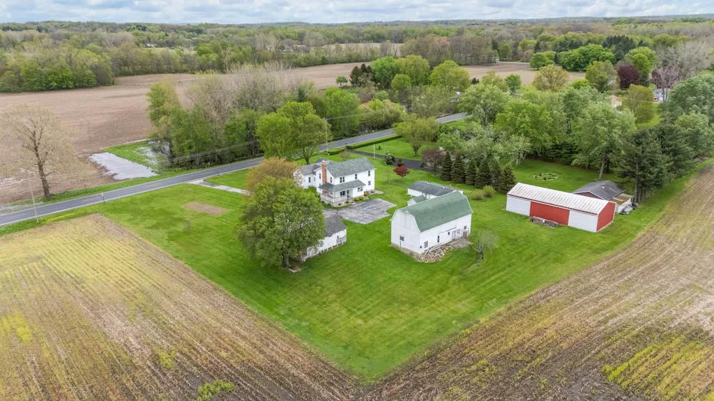 16686 Cleveland Avenue Weesaw Township MI 49113