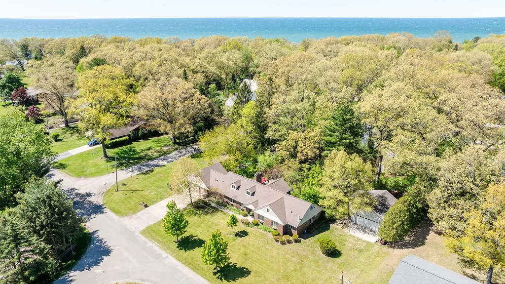 10575 Kissman Drive New Buffalo Township MI 49129