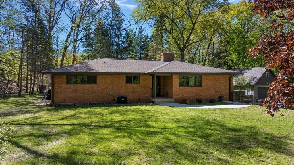 9555 Dunewood Drive Bridgman City MI 49106