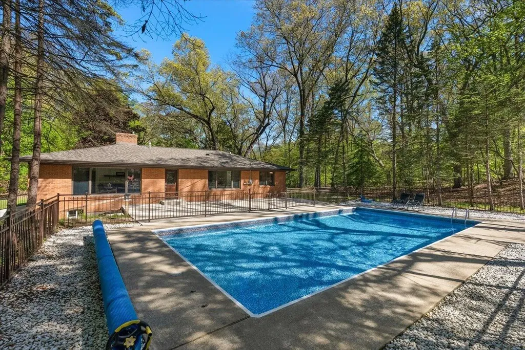 9555 Dunewood Drive Bridgman City MI 49106