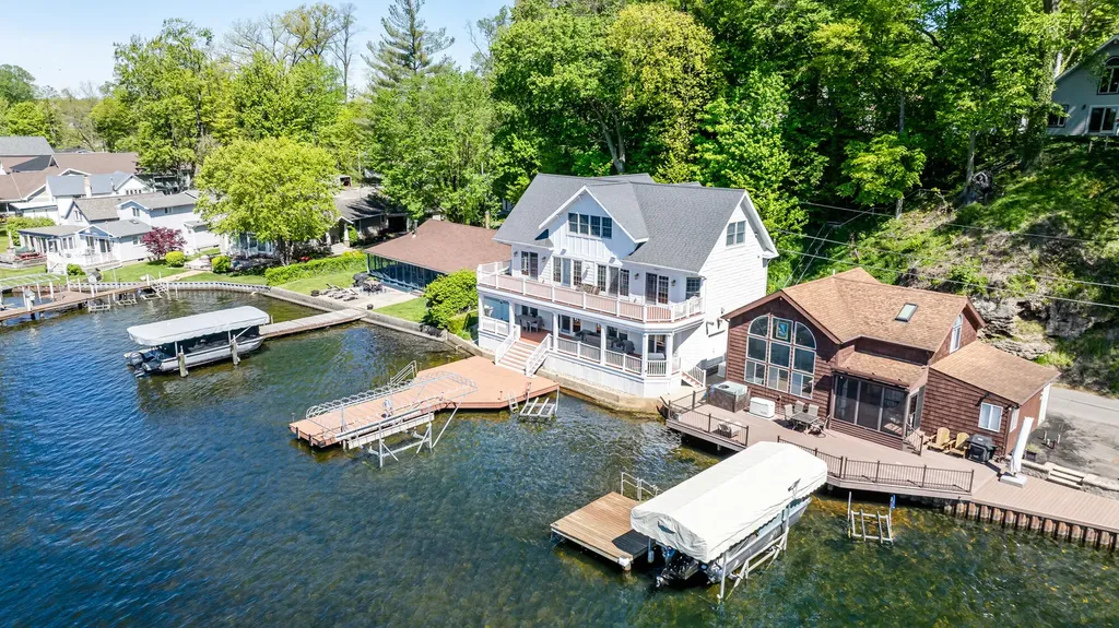 8568 Lake Avenue Watervliet Township MI 49098