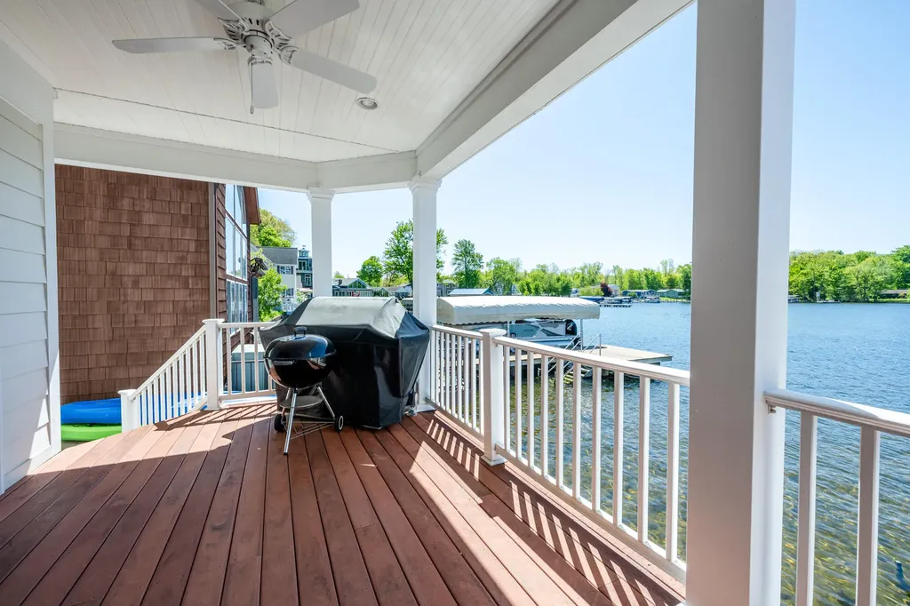 8568 Lake Avenue Watervliet Township MI 49098