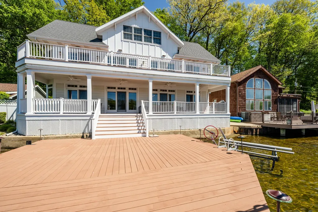 8568 Lake Avenue Watervliet Township MI 49098