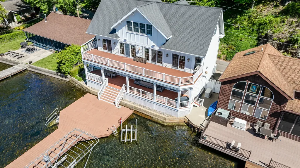 8568 Lake Avenue Watervliet Township MI 49098