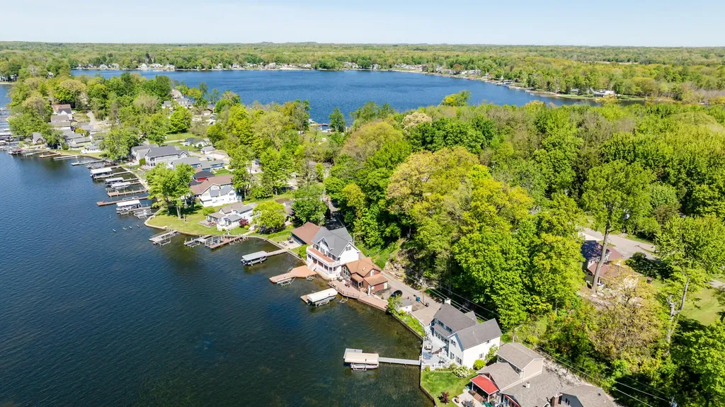 8568 Lake Avenue Watervliet Township MI 49098