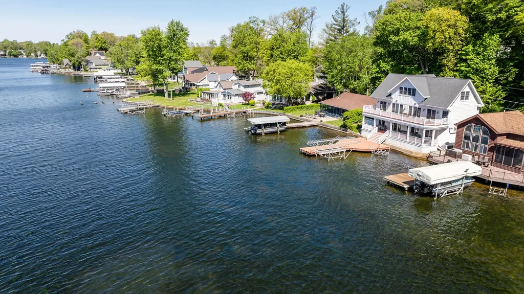 8568 Lake Avenue Watervliet Township MI 49098