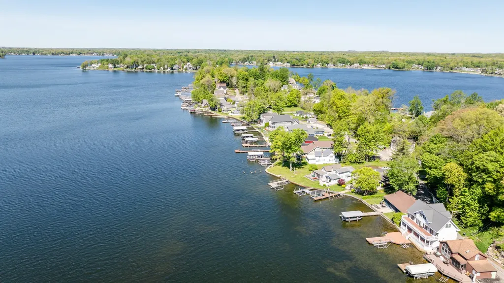 8568 Lake Avenue Watervliet Township MI 49098