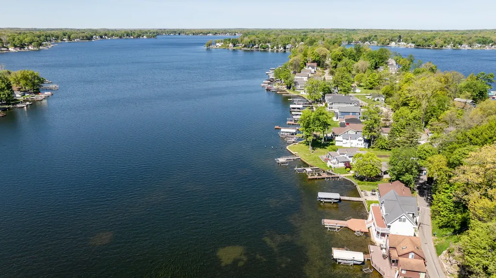 8568 Lake Avenue Watervliet Township MI 49098