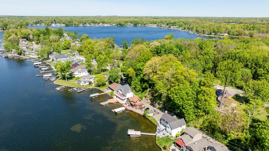 8568 Lake Avenue Watervliet Township MI 49098