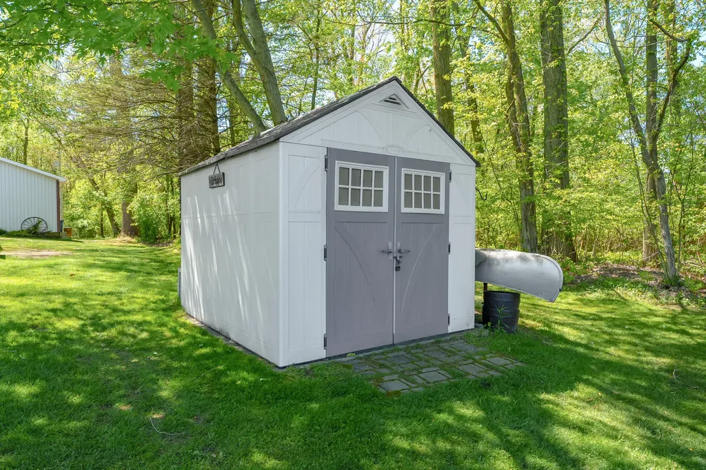 51860 County Road 384 Columbia Township MI 49056