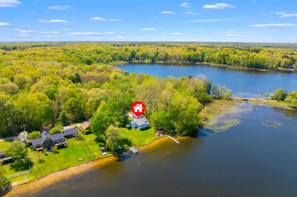 51860 County Road 384 Columbia Township MI 49056