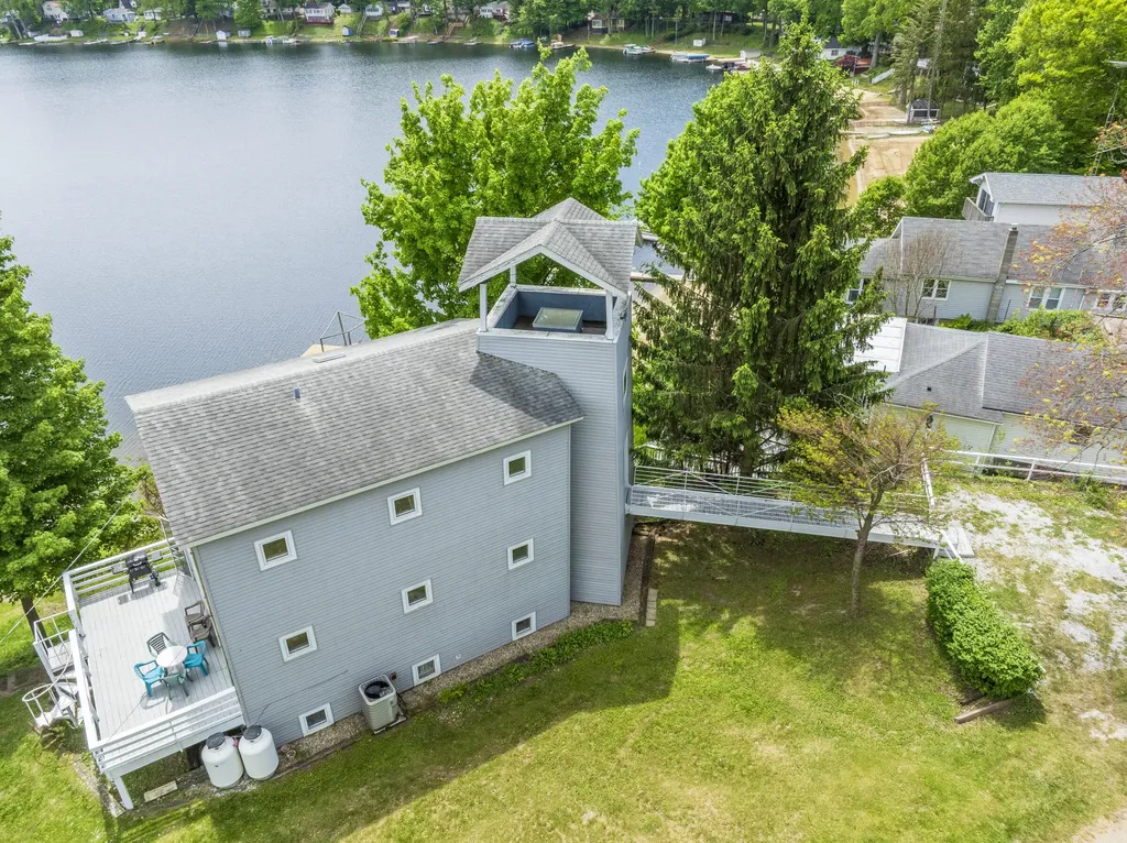 15657 Lakeview Drive Buchanan Township MI 49107