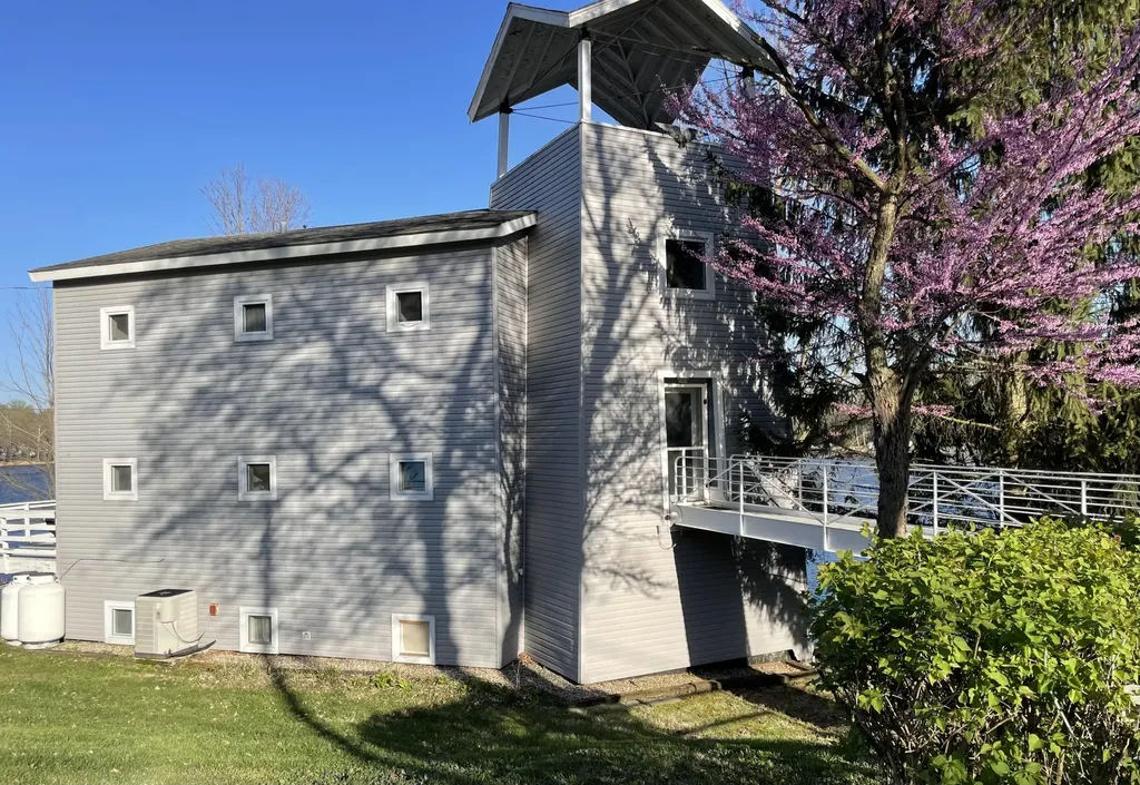 15657 Lakeview Drive Buchanan Township MI 49107