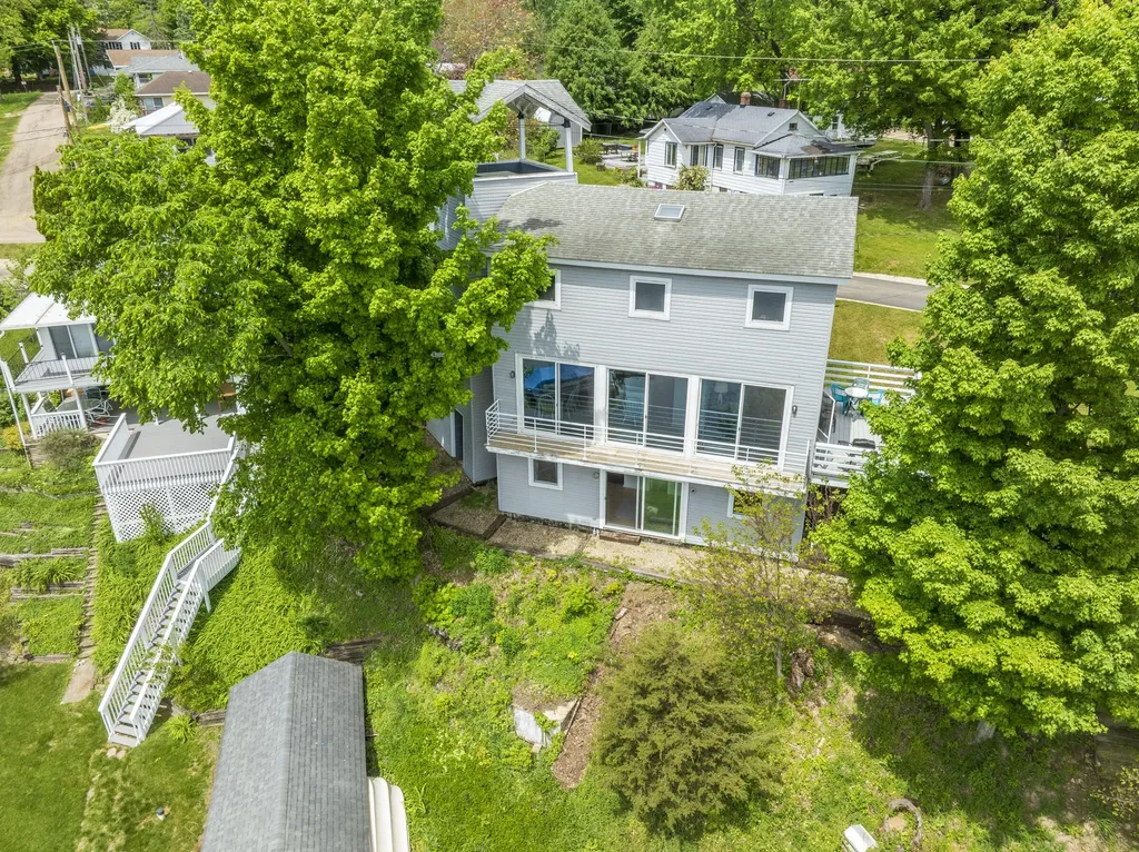 15657 Lakeview Drive Buchanan Township MI 49107