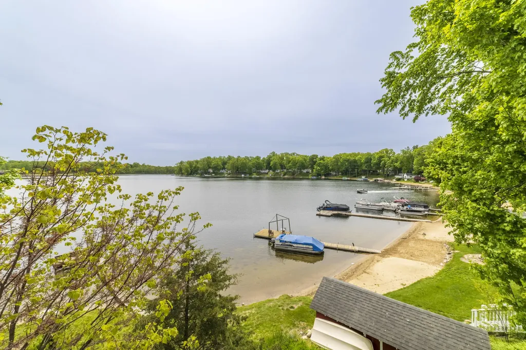 15657 Lakeview Drive Buchanan Township MI 49107