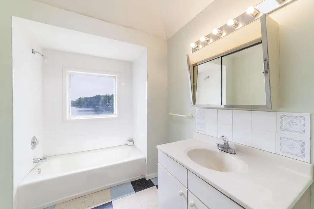 15657 Lakeview Drive Buchanan Township MI 49107