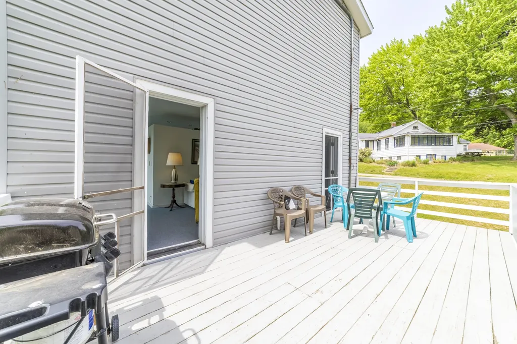 15657 Lakeview Drive Buchanan Township MI 49107
