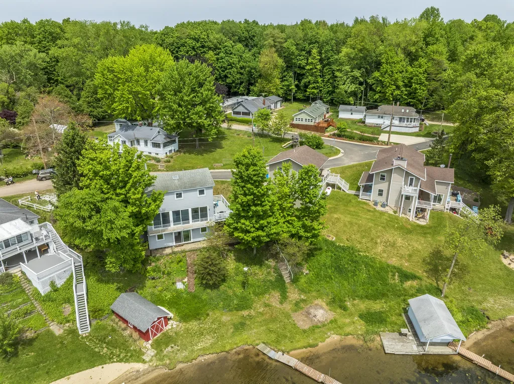 15657 Lakeview Drive Buchanan Township MI 49107