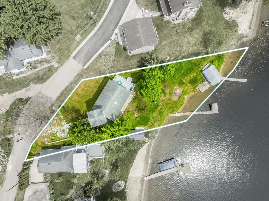 15657 Lakeview Drive Buchanan Township MI 49107