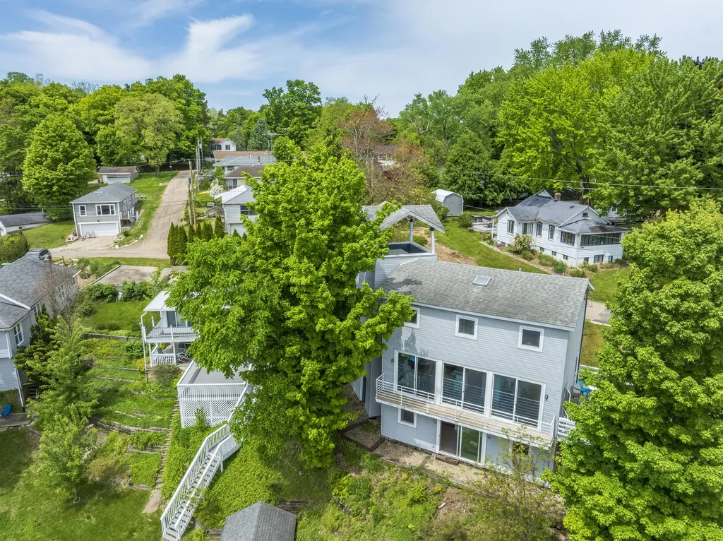 15657 Lakeview Drive Buchanan Township MI 49107