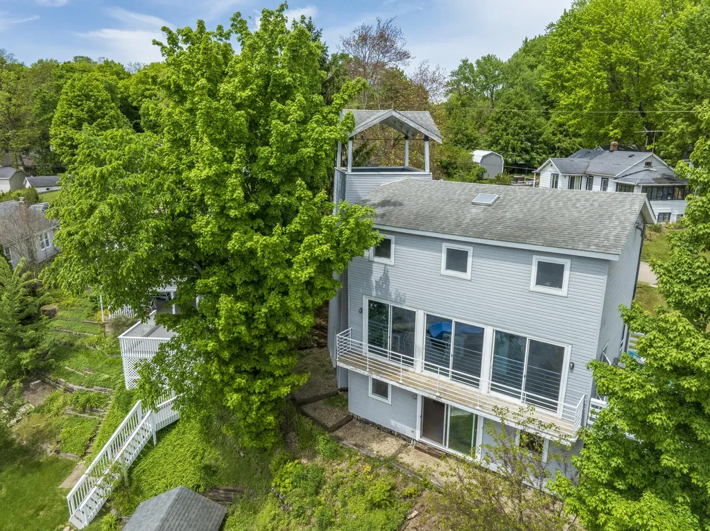 15657 Lakeview Drive Buchanan Township MI 49107
