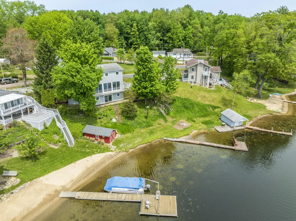 15657 Lakeview Drive Buchanan Township MI 49107