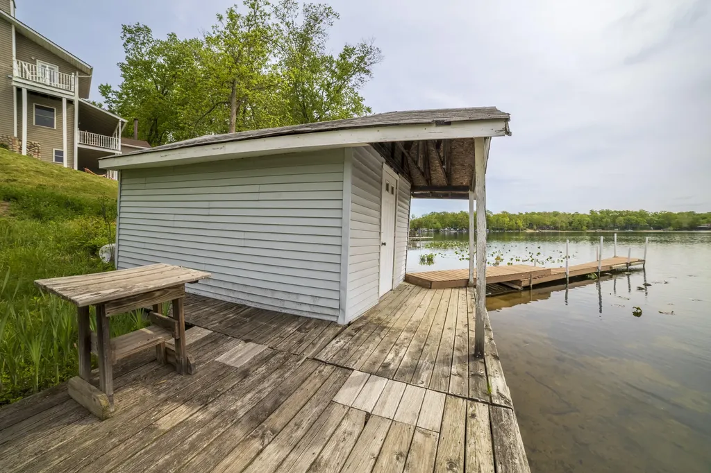 15657 Lakeview Drive Buchanan Township MI 49107