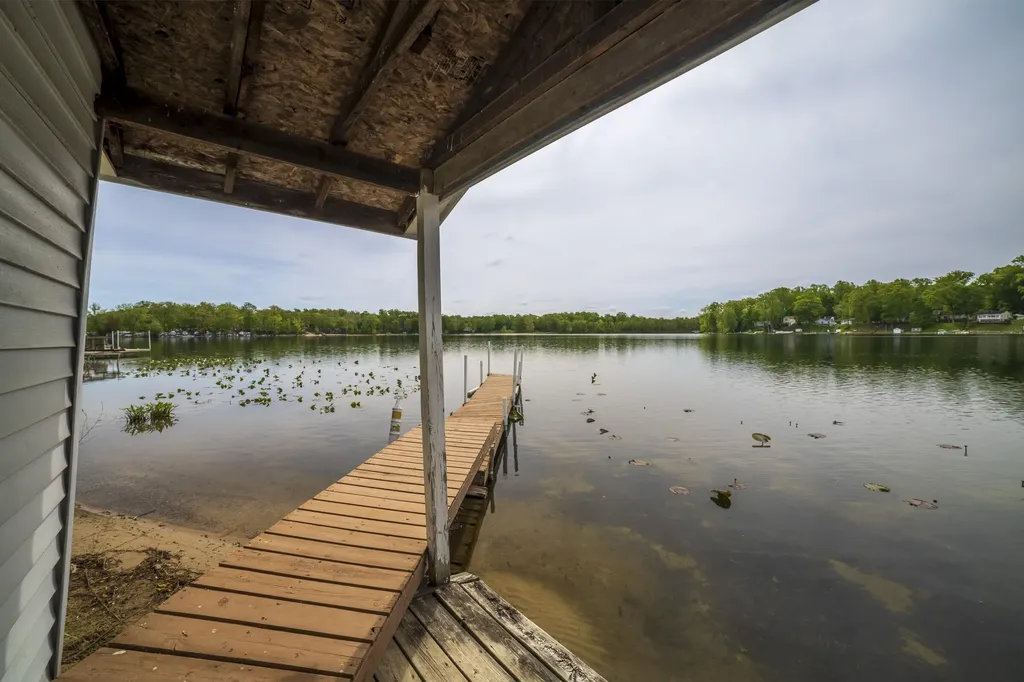 15657 Lakeview Drive Buchanan Township MI 49107