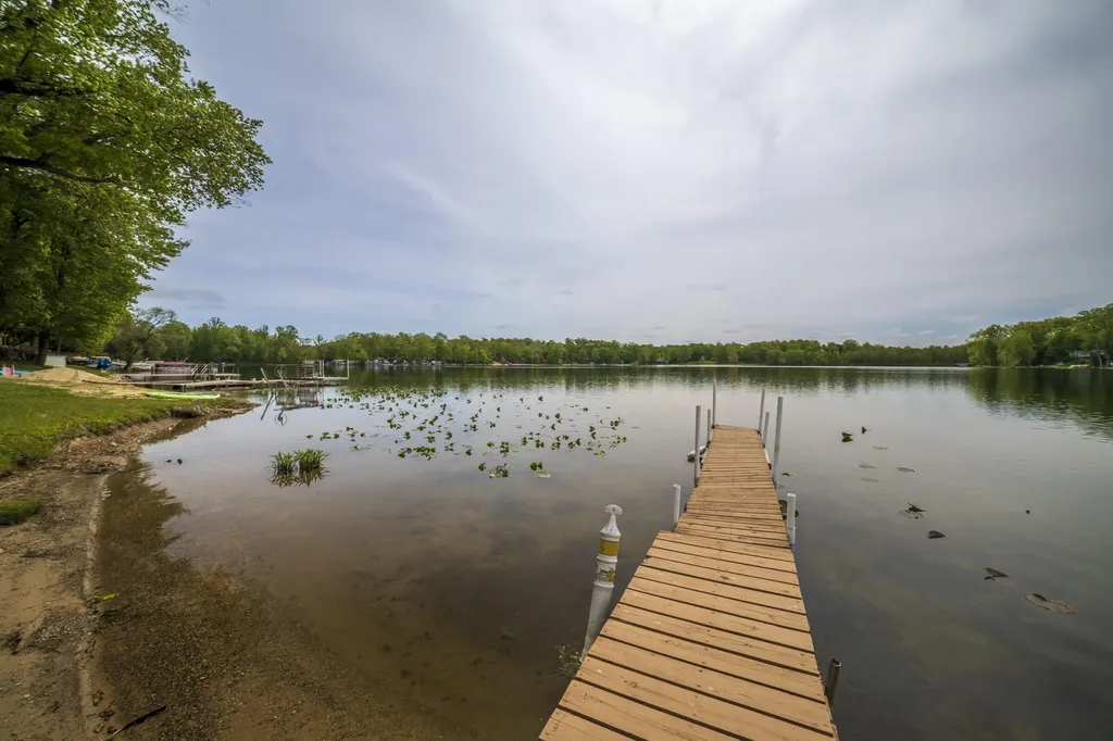 15657 Lakeview Drive Buchanan Township MI 49107
