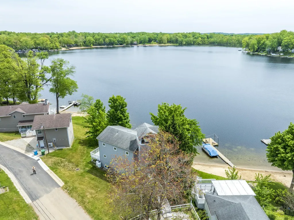 15657 Lakeview Drive Buchanan Township MI 49107