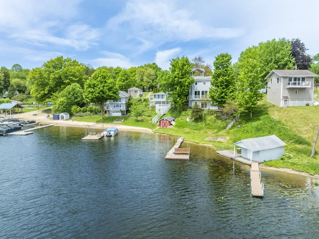 15657 Lakeview Drive Buchanan Township MI 49107