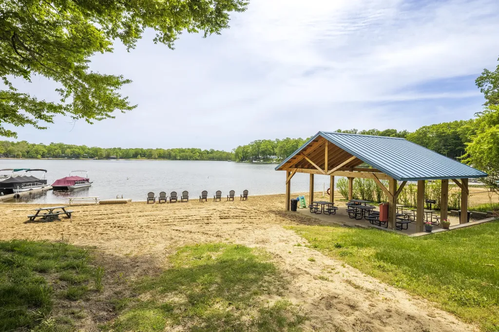 15657 Lakeview Drive Buchanan Township MI 49107