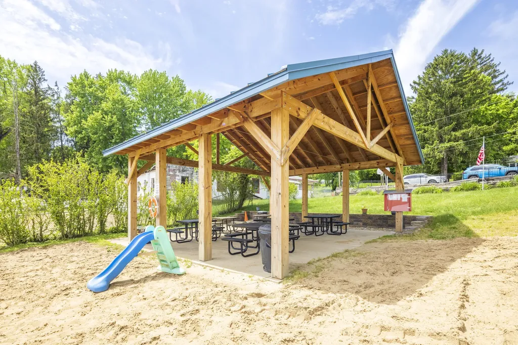 15657 Lakeview Drive Buchanan Township MI 49107