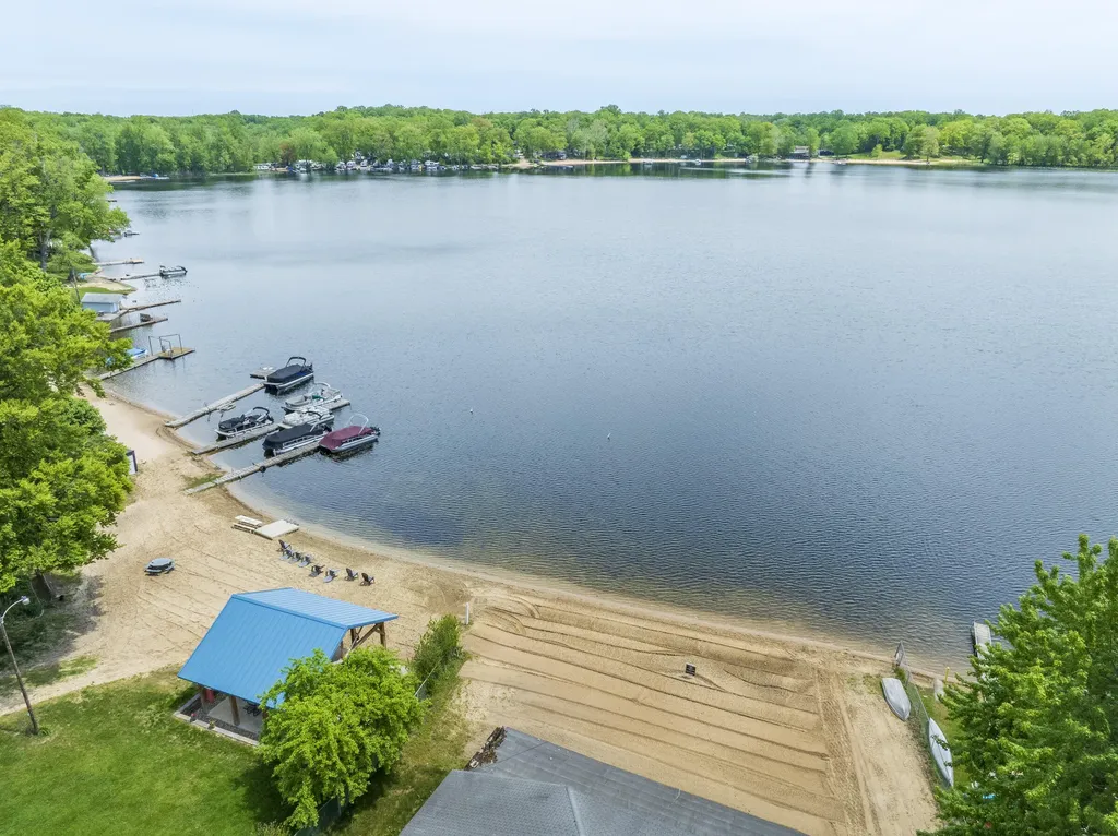 15657 Lakeview Drive Buchanan Township MI 49107