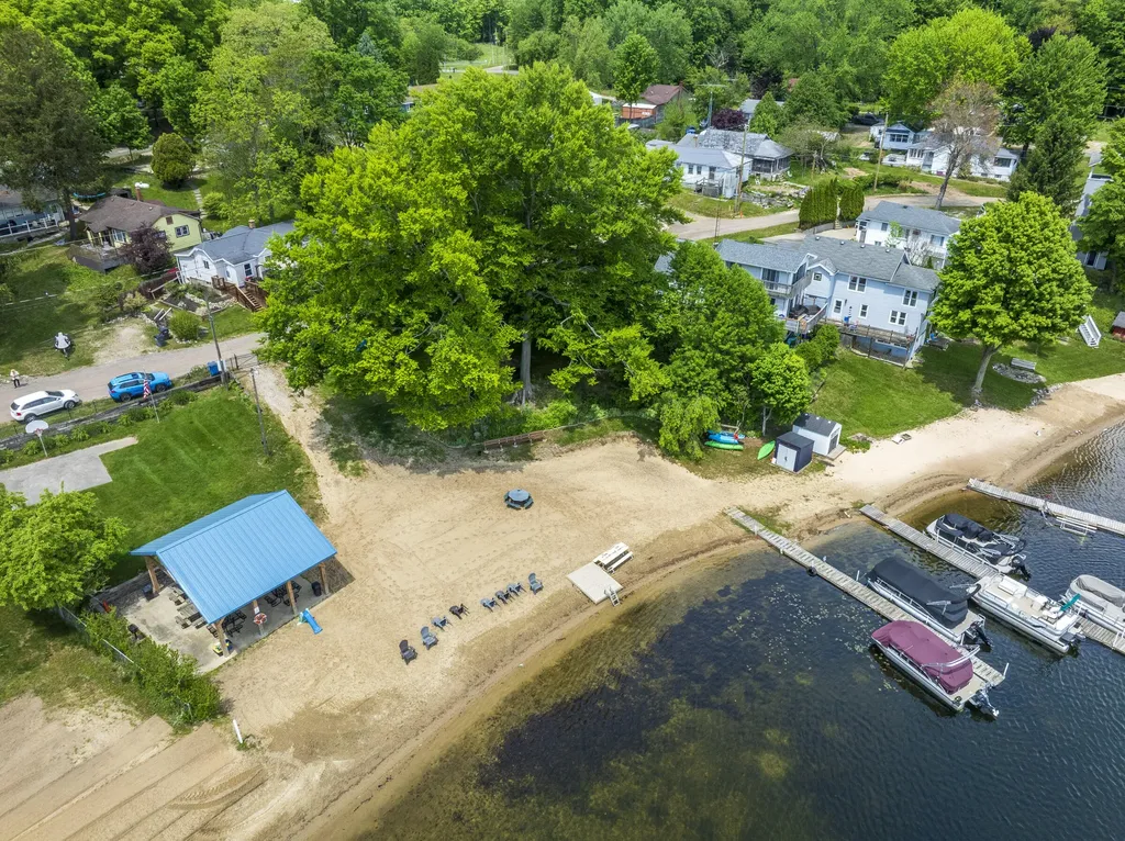 15657 Lakeview Drive Buchanan Township MI 49107
