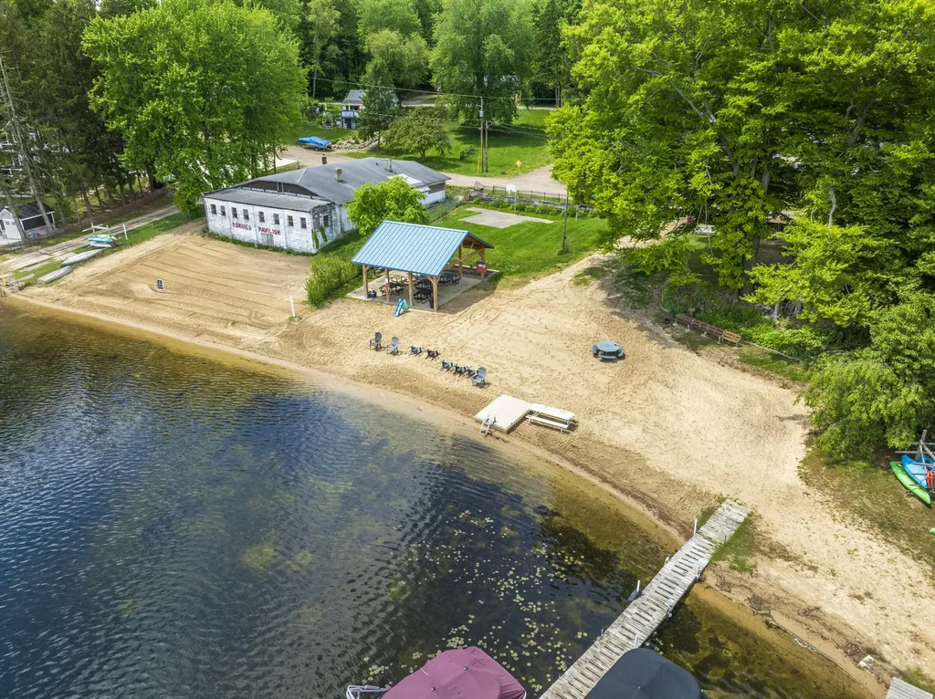 15657 Lakeview Drive Buchanan Township MI 49107