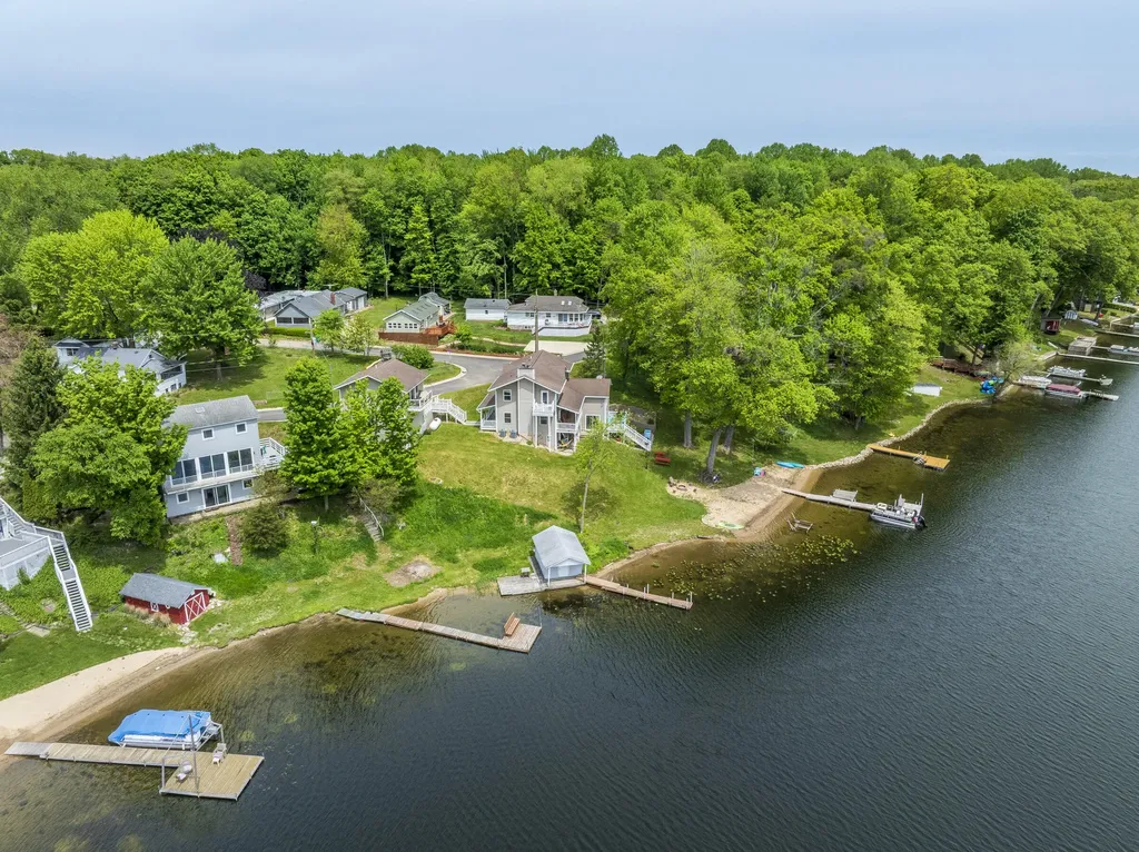 15657 Lakeview Drive Buchanan Township MI 49107
