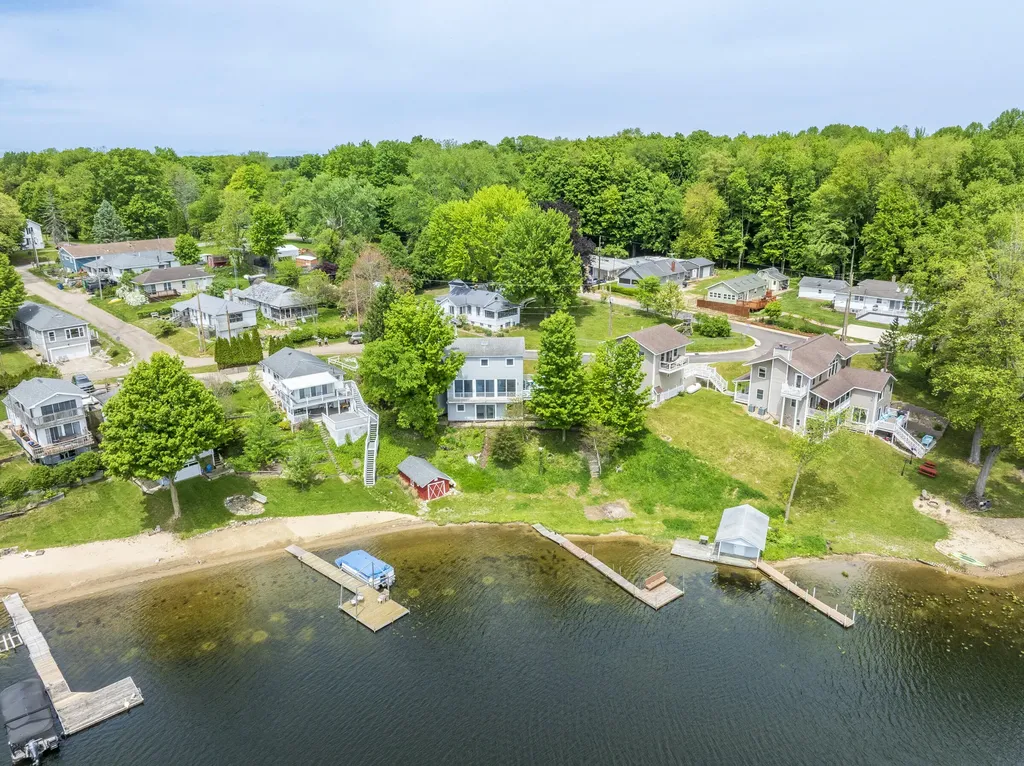 15657 Lakeview Drive Buchanan Township MI 49107