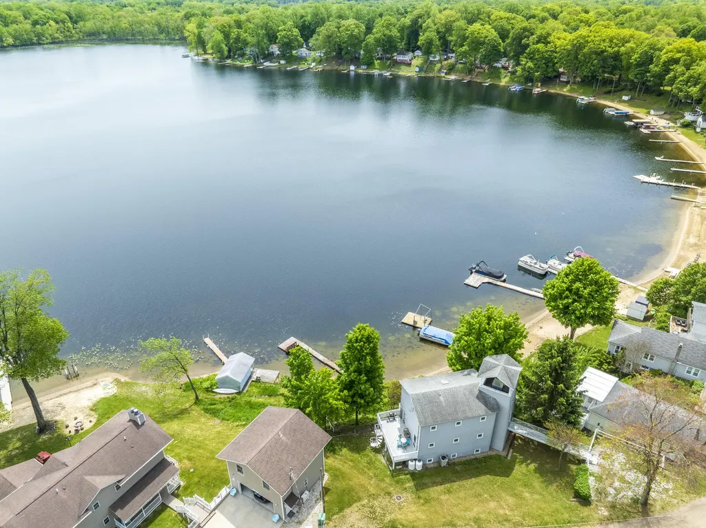 15657 Lakeview Drive Buchanan Township MI 49107