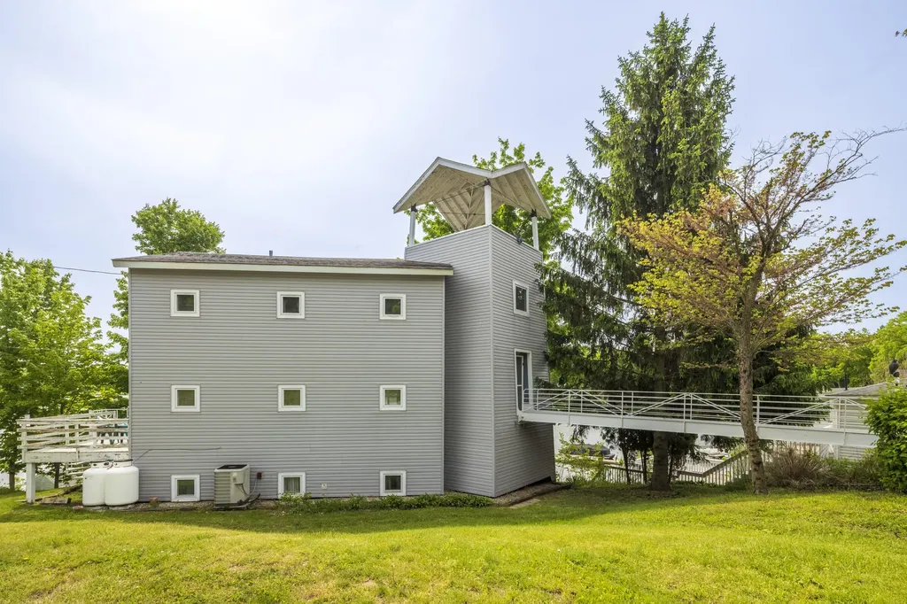 15657 Lakeview Drive Buchanan Township MI 49107