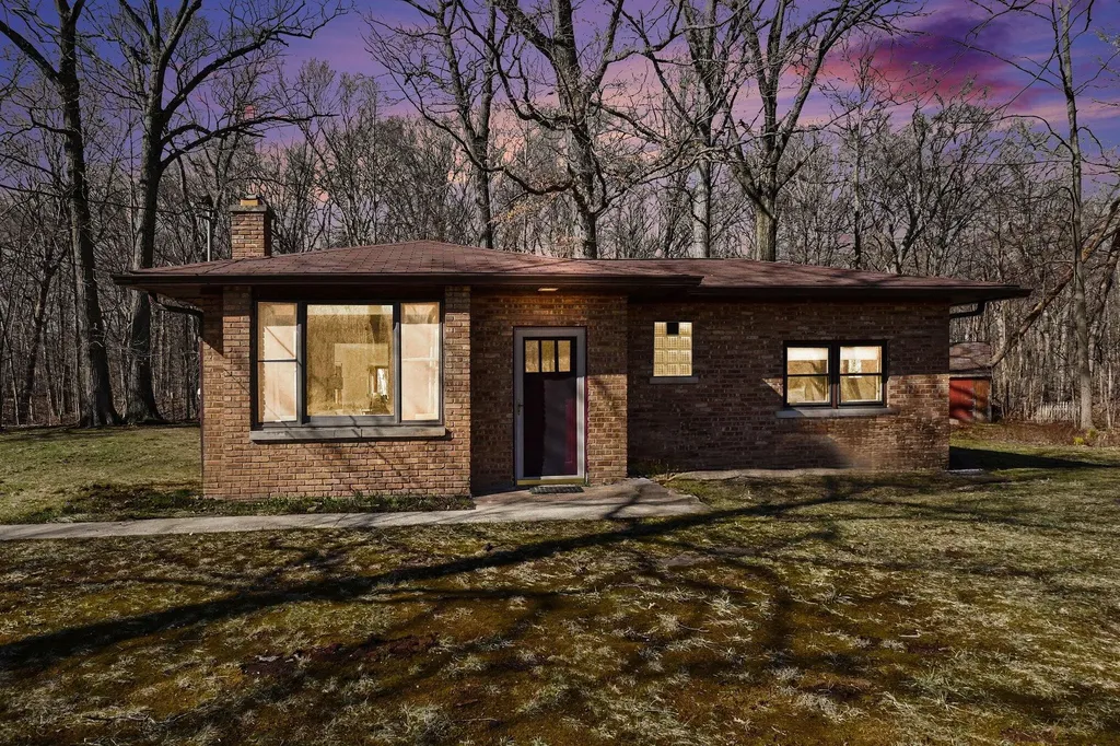 6629 W East Road Chikaming Township MI 49128