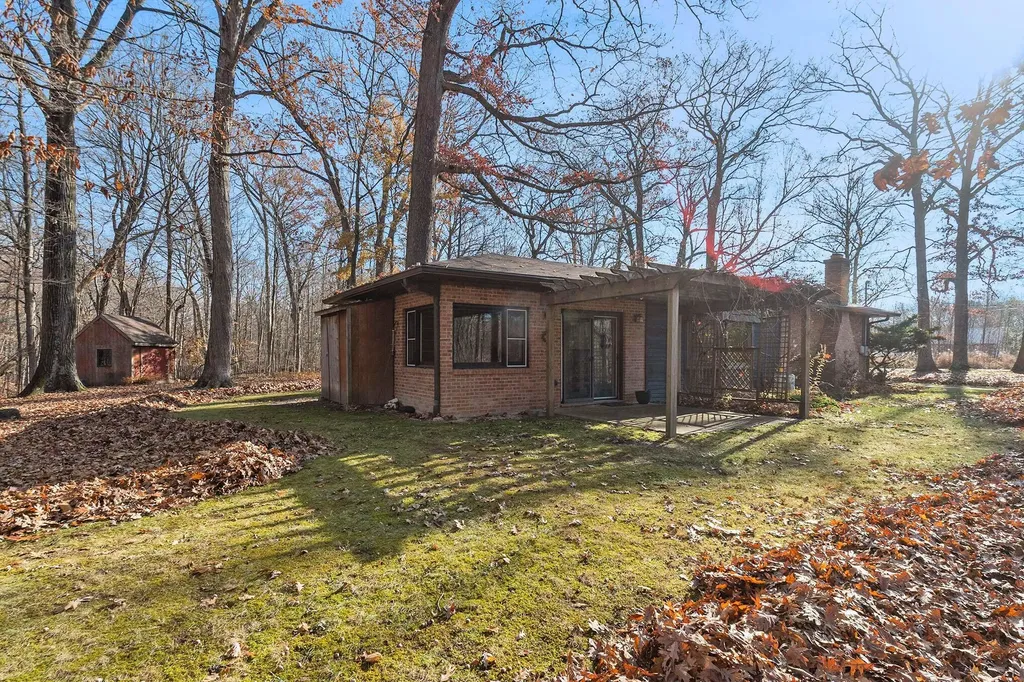 6629 W East Road Chikaming Township MI 49128